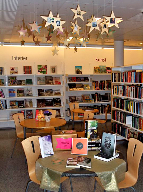 Sørlandets litteraturpris-utstilling i Lillesand folkebibliotek: En himmel full av stjerner. Foto: Kari M. Åmlid Eriksen