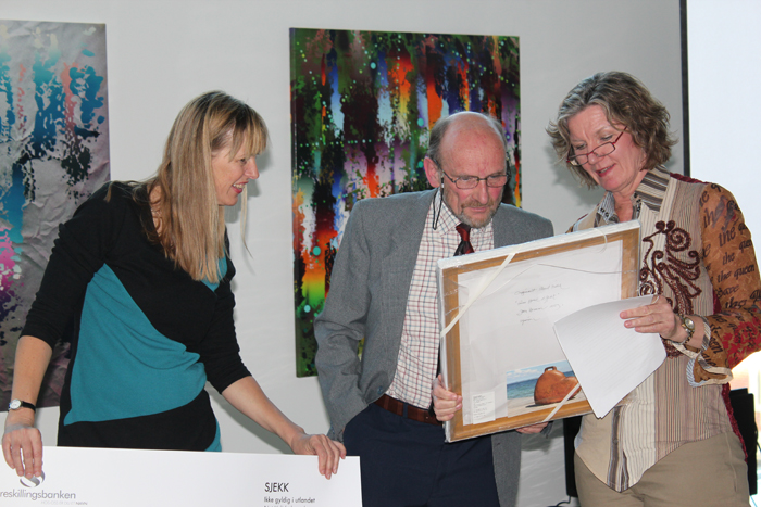 Anne Kristin Undlien, prisvinner Knut Heidem og prisutdeler Elsa Almås. Foto: Espen Halvorsen, Kristiansand folkebibliotek